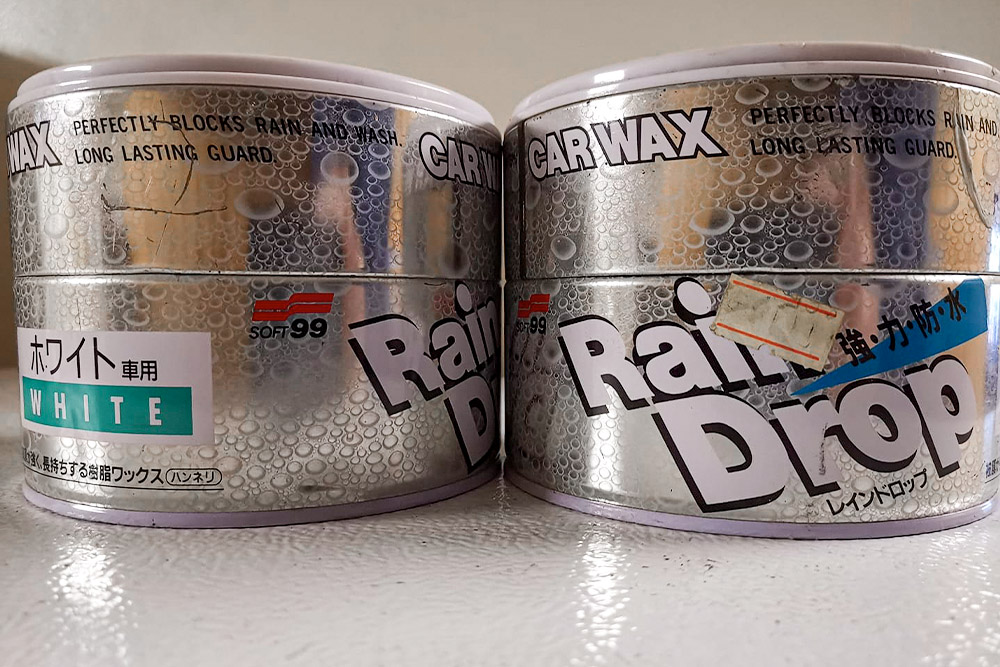 Photo of old cans of Soft99 "Rain Drop" wax, which was in distribution around 1980s and 1990s.